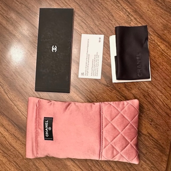 OVAL SUNGLASSES - CHANEL NEW 2023 - Coco Neige Sunglasses: Crystal CC Rimless - Picture 6 of 16